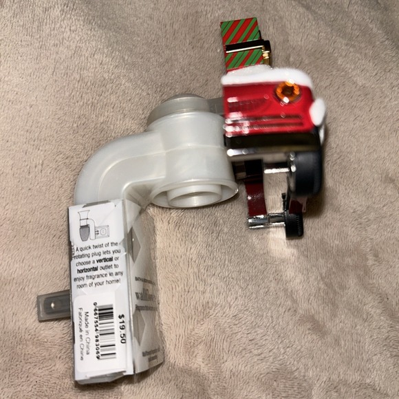 Bath & Body Works Snowy Red  Car Christmas Presents Wallflower Plug-In Holder‎ - Picture 2 of 4